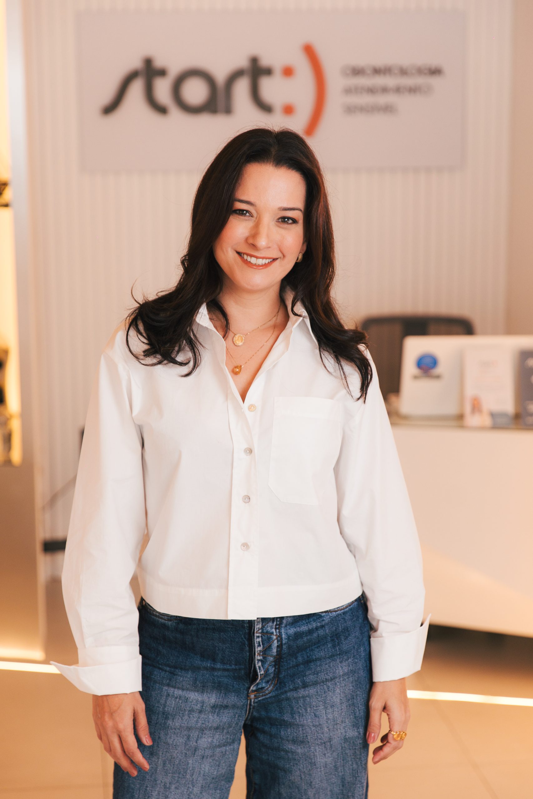 Foto da Dra. Fernanda Prates